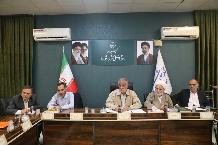 نشست کمیسیون شوراها و امور داخلی مجلس برای بررسی طرح تحقیق و تفحص از استانداری زنجان