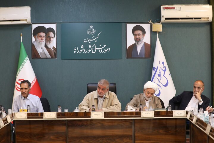 نشست کمیسیون شوراها و امور داخلی مجلس برای بررسی طرح تحقیق و تفحص از استانداری زنجان