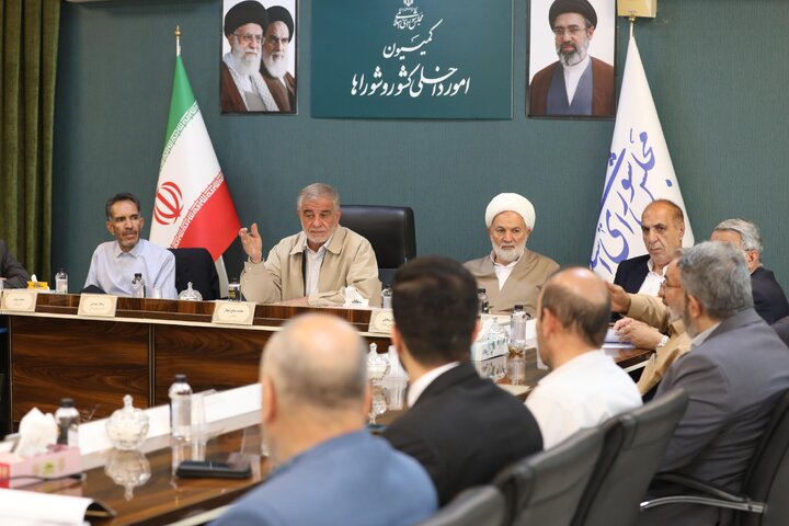 نشست کمیسیون شوراها و امور داخلی مجلس برای بررسی طرح تحقیق و تفحص از استانداری زنجان