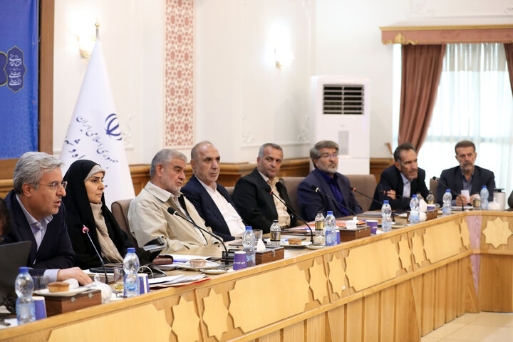 نشست اعضای کمیسیون شوراها با وزیر و معاونین وزارت راه و شهرسازی