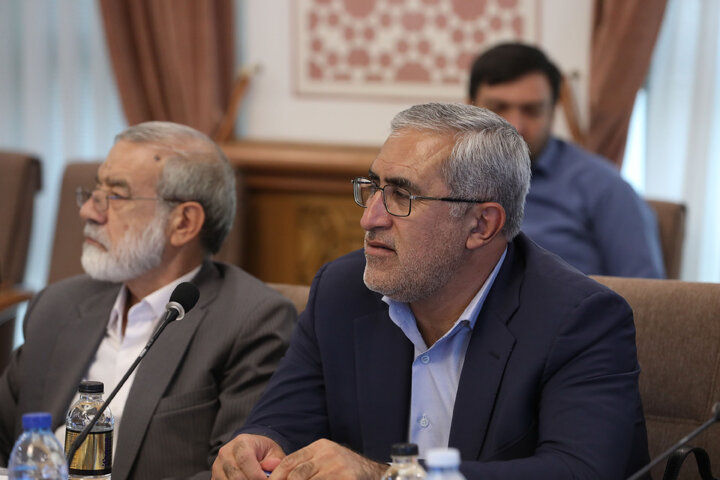 نشست اعضای کمیسیون شوراها با وزیر و معاونین وزارت راه و شهرسازی