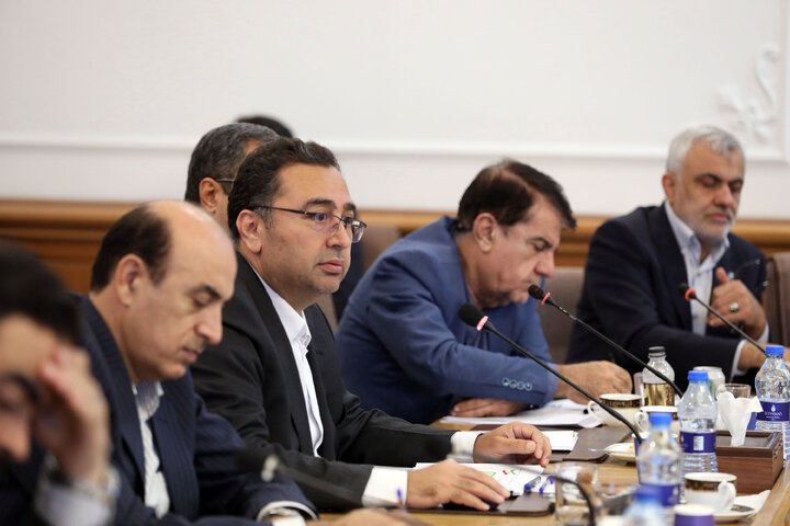 نشست اعضای کمیسیون شوراها با وزیر و معاونین وزارت راه و شهرسازی