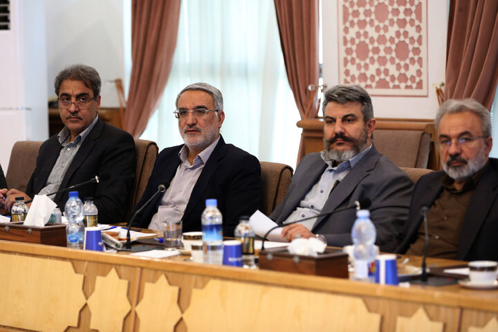 نشست اعضای کمیسیون شوراها با وزیر و معاونین وزارت راه و شهرسازی