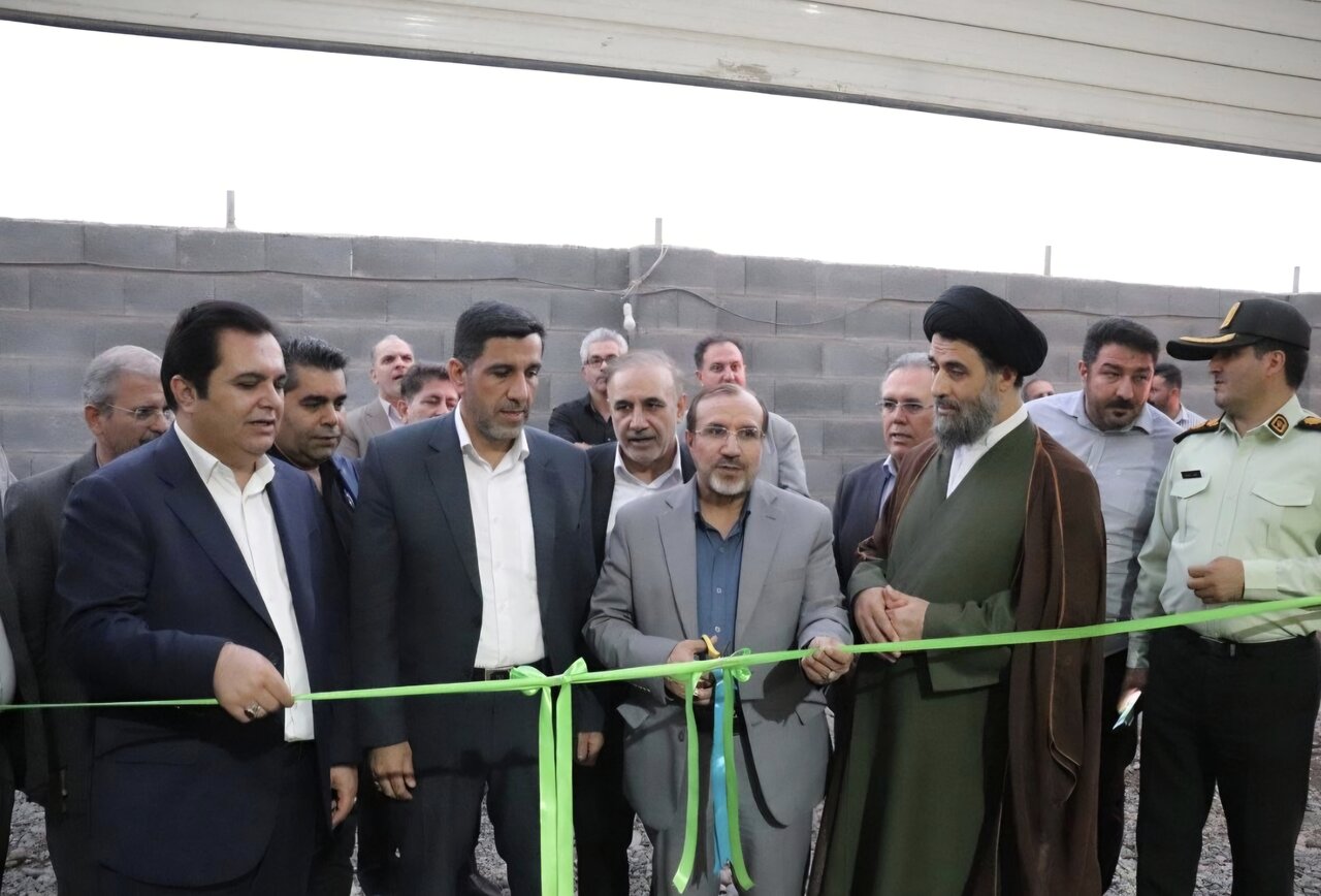 گلخانه تولید گل رز شهرستان نظرآباد افتتاح شد