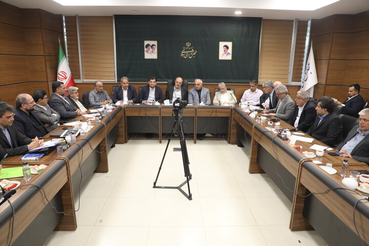 نشست کمیسیون آموزش مجلس با حضور رئیس دانشگاه آزاد