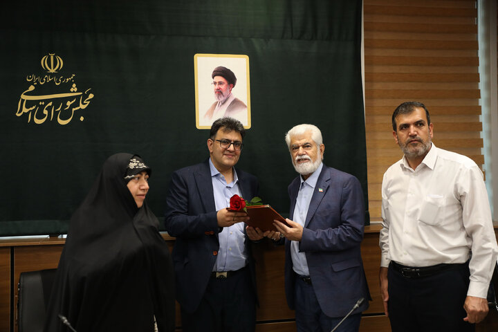 نشست یکشنبه 15شهریور 1405 کمیسیون بهداشت و درمان و پزشکی مجلس شورای اسلامی