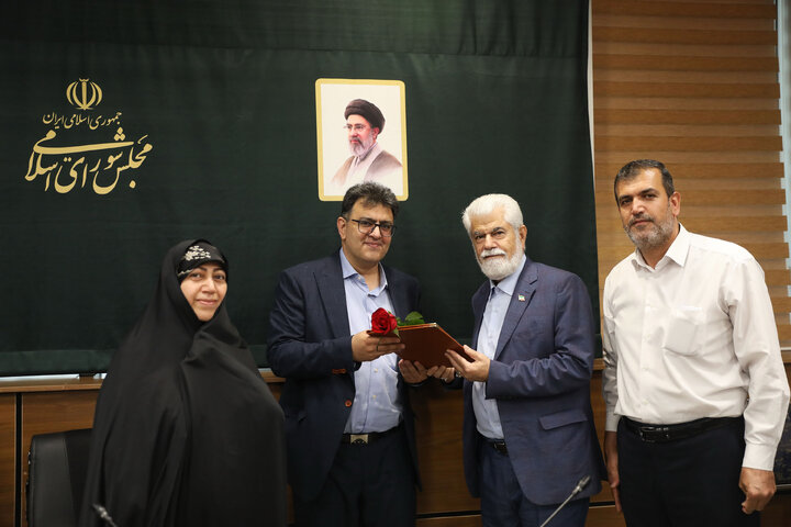 نشست یکشنبه 15شهریور 1405 کمیسیون بهداشت و درمان و پزشکی مجلس شورای اسلامی