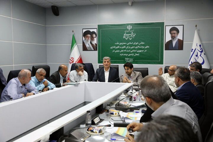 نشست کمیسیون اعضای برنامه و بودجه با رئیس کل سازمان امور مالیاتی