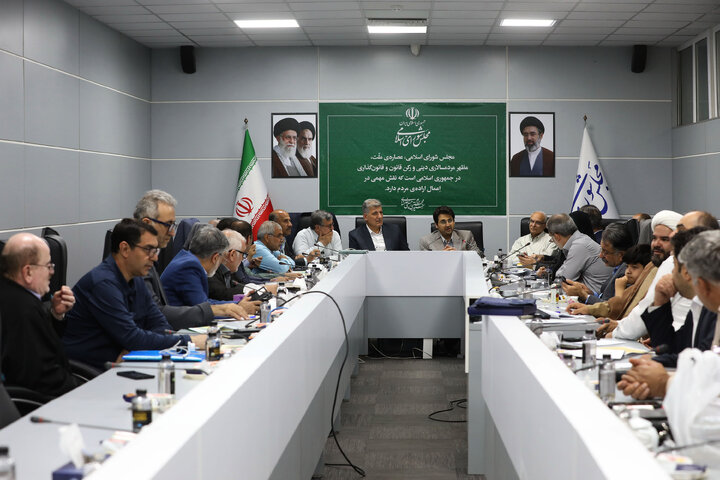 نشست کمیسیون اعضای برنامه و بودجه با رئیس کل سازمان امور مالیاتی