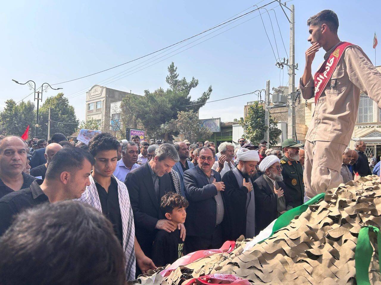 حضور شهریاری در آیین تشییع شهید نورانی در آشخانه