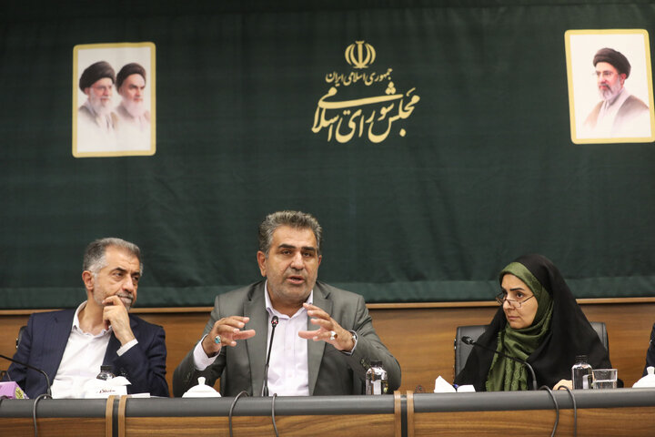 نشست کمیسیون اجتماعی با حضور وزیر راه
