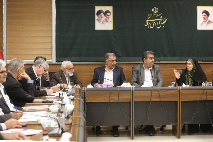 نشست کمیسیون اجتماعی با حضور وزیر راه