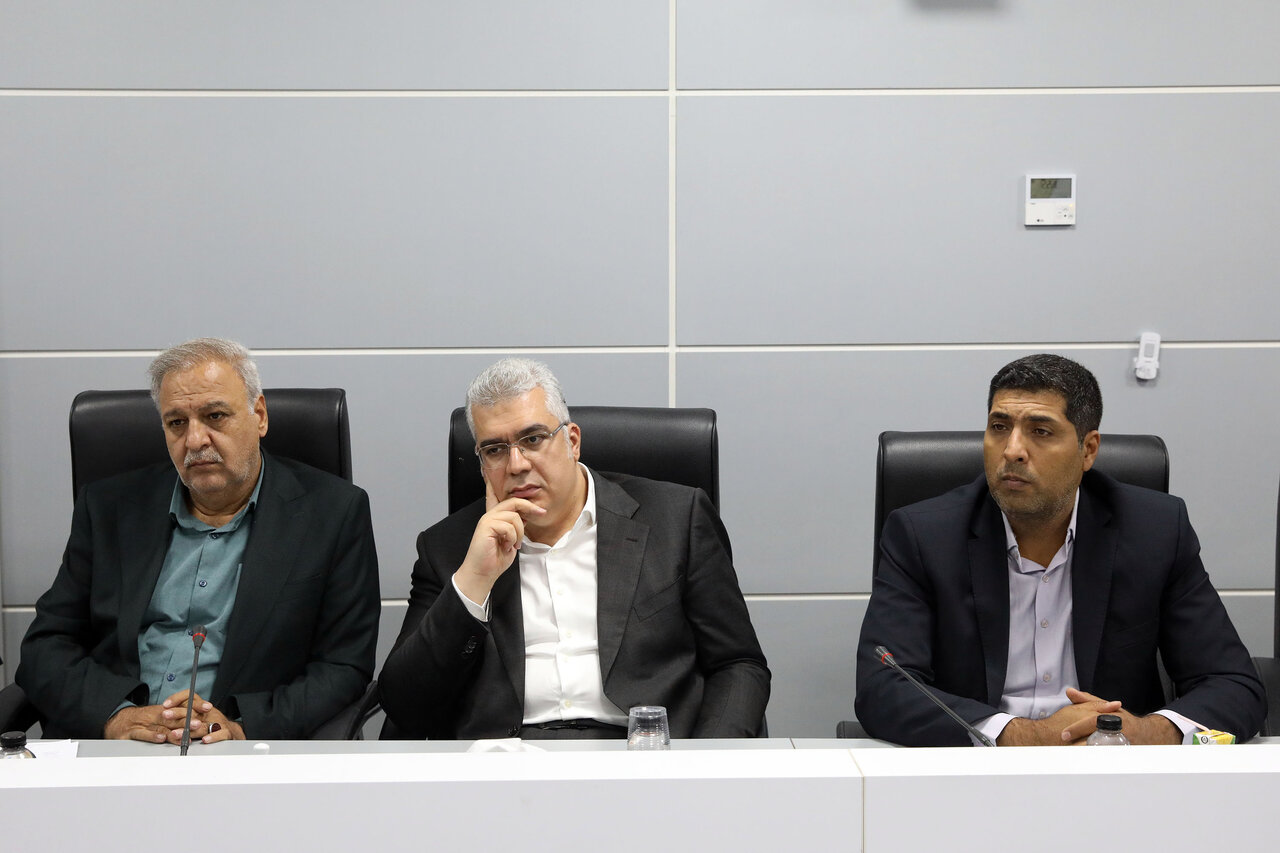 پرونده تعرفه واردات خودرو روی میز کمیسیون صنایع مجلس؛ از نگرانی برای تضییع حقوق مردم تا ارائه خودرو اقتصادی