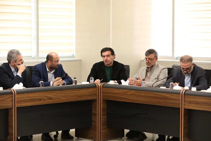 نشست کمیسیون فرهنگی مجلس با حضور وزیر فرهنگ و ارشاد اسلامی