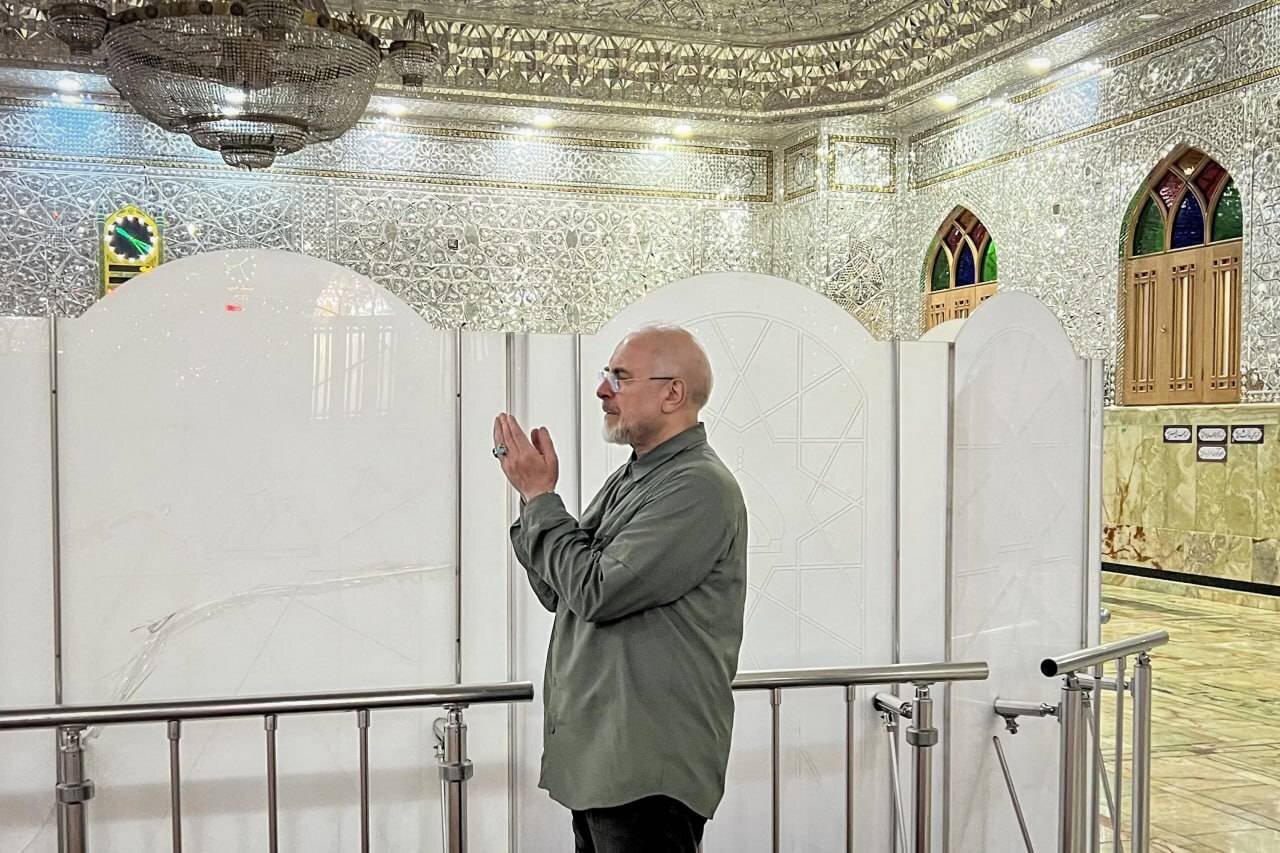 حضور رئیس مجلس در حرم مطهر حضرت عبدالعظیم حسنی(ع)&nbsp;