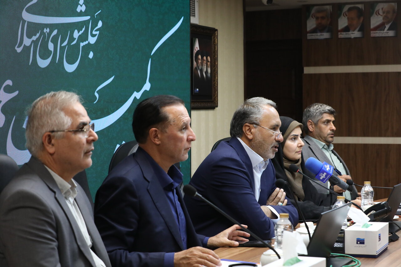 تدوین طرح جامع مسکن نیازمند عزم ملی دستگاههاست/ بانکها پای کار بیایند/ عدم واگذاری زمین، وزیر راه را به صحن علنی کشاند