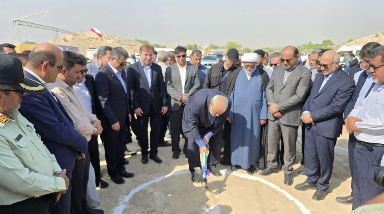 آغاز عملیات اجرایی پست ۱۳۲/۲۰ کیلوولت چاه مبارک عسلویه/&nbsp;لزوم افزایش ظرفیت آب‌شیرین‌کن دیر به۵هزار مترمکعب /فاضلاب چهار شهرستان در اولویت قرار گیرد