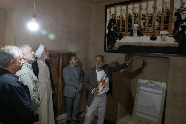 بازدید نیکزاد نایب رئیس مجلس از منزل شهید آیت الله طالقانی