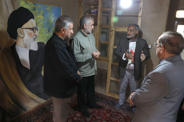 بازدید نیکزاد نایب رئیس مجلس از منزل شهید آیت الله طالقانی