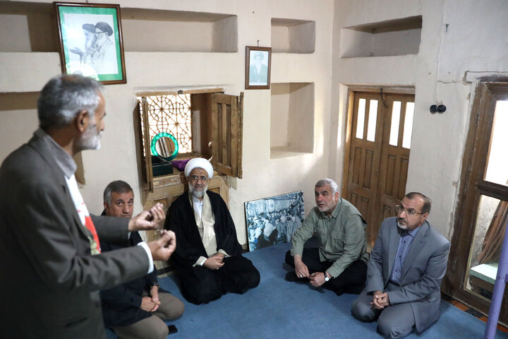 بازدید نیکزاد نایب رئیس مجلس از منزل شهید آیت الله طالقانی