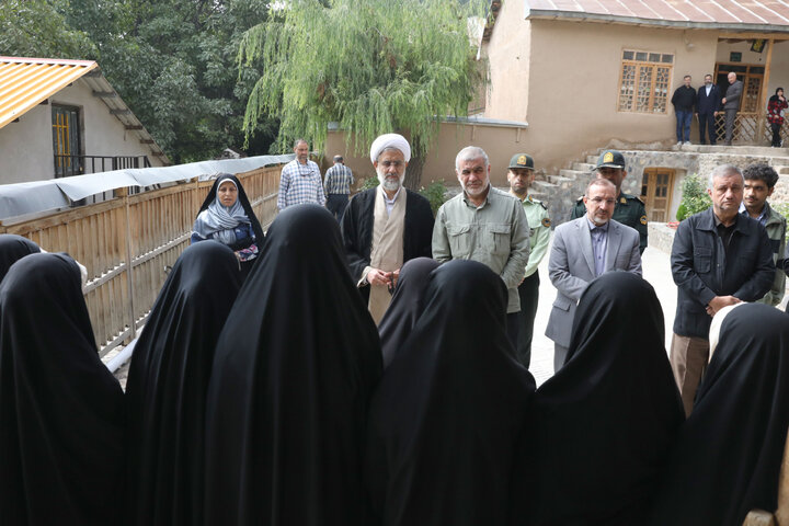 بازدید نیکزاد نایب رئیس مجلس از منزل شهید آیت الله طالقانی