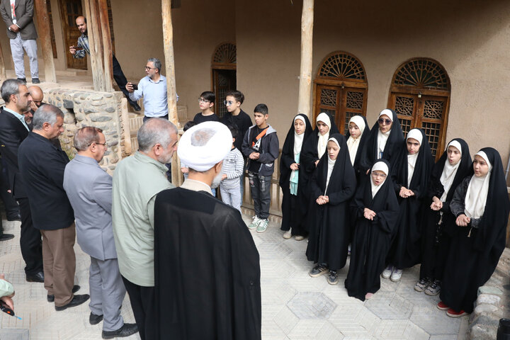 بازدید نیکزاد نایب رئیس مجلس از منزل شهید آیت الله طالقانی