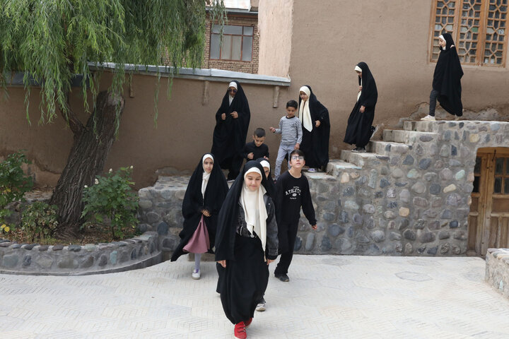 بازدید نیکزاد نایب رئیس مجلس از منزل شهید آیت الله طالقانی