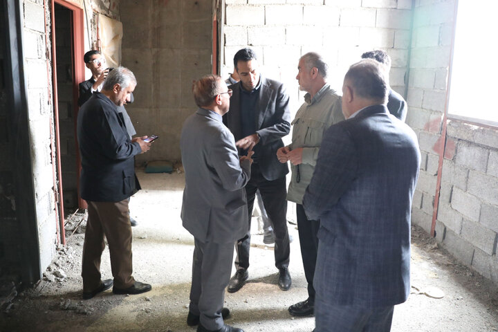 بازدید نیکزاد نایب رئیس مجلس از بیمارستان نیمه تمام شهرستان طالقان