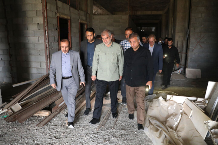 بازدید نیکزاد نایب رئیس مجلس از بیمارستان نیمه تمام شهرستان طالقان