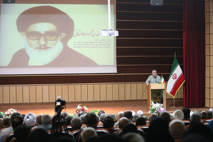 حضور نیکزاد نایب رئیس مجلس در مراسم سالگرد ارتحال آیت الله طالقانی