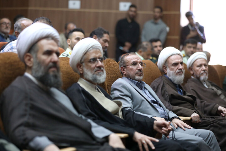 حضور نیکزاد نایب رئیس مجلس در مراسم سالگرد ارتحال آیت الله طالقانی