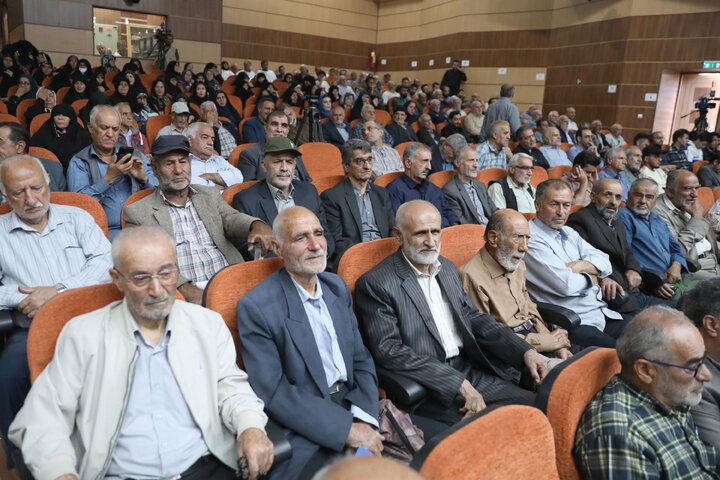 حضور نیکزاد نایب رئیس مجلس در مراسم سالگرد ارتحال آیت الله طالقانی