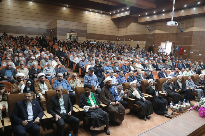 حضور نیکزاد نایب رئیس مجلس در مراسم سالگرد ارتحال آیت الله طالقانی