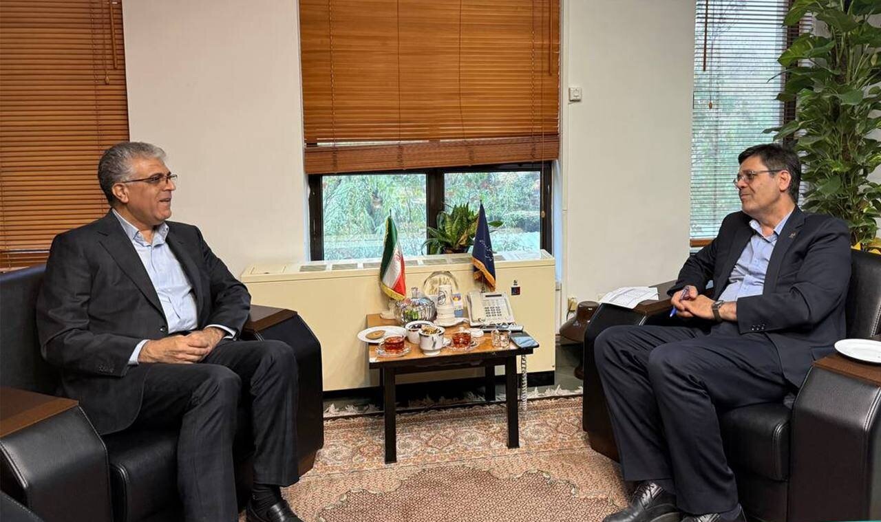 نشست امید کریمیان با مدیرعامل شرکت توانیر&nbsp;و رئیس سازمان امور مالیاتی کشور
