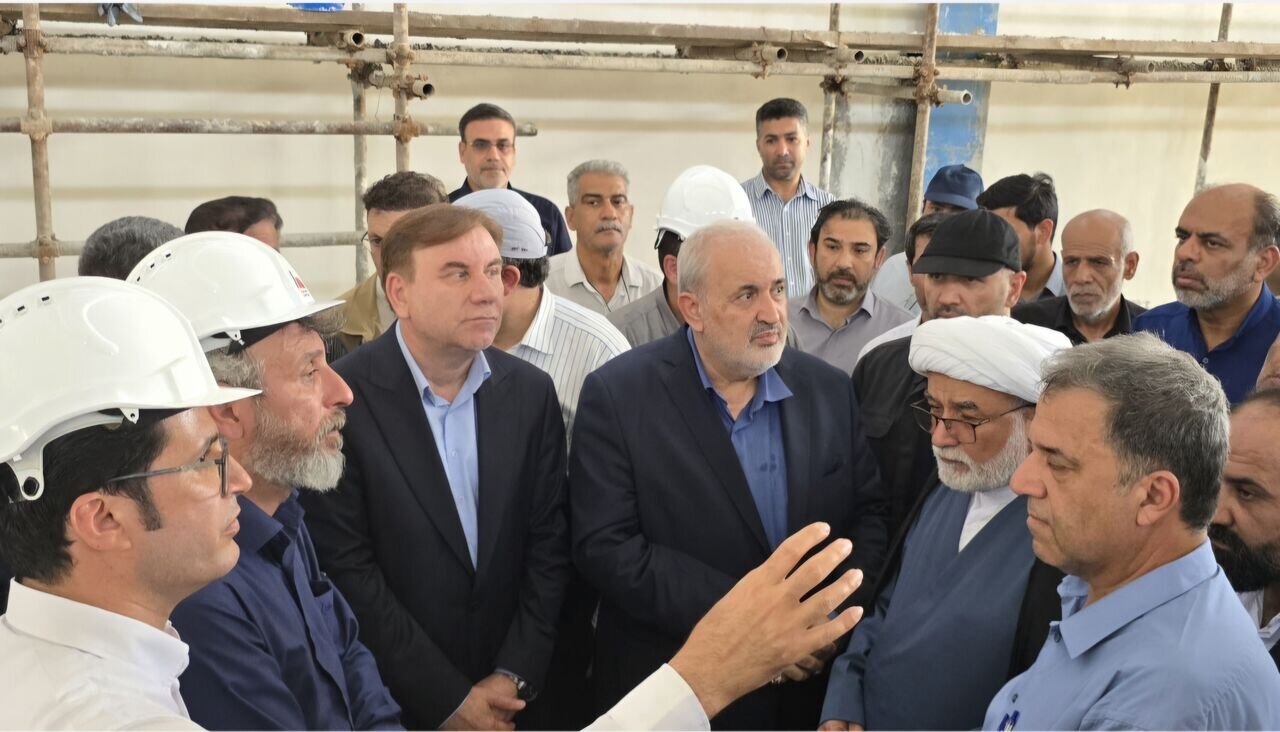 اولین آبشیرینکن هوشمند کشور در عسلویه راهاندازی شد/بهره برداری از آبشیرینکن پنج هزار مترمکعبی شهر «بنک» کنگان