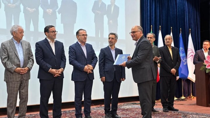 نگاه سودمحور به جامعه پزشکی باید اصلاح شود