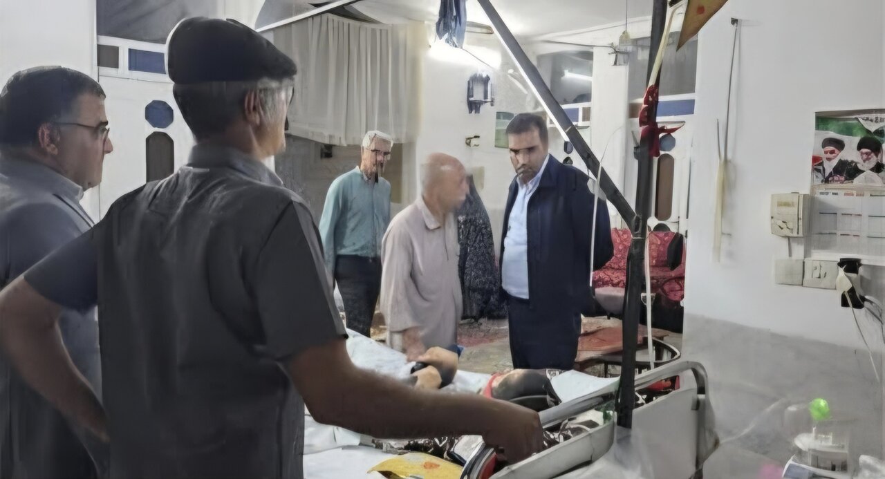 حضور پوردهقان در منازل خانوادههای تحت پوشش بهزیستی