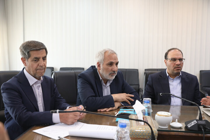 جلسه بررسی مشکلات بازنشستگان روستایی با حضور نایب رئیس مجلس