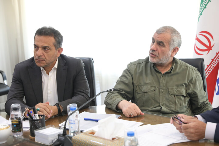 جلسه بررسی مشکلات بازنشستگان روستایی با حضور نایب رئیس مجلس