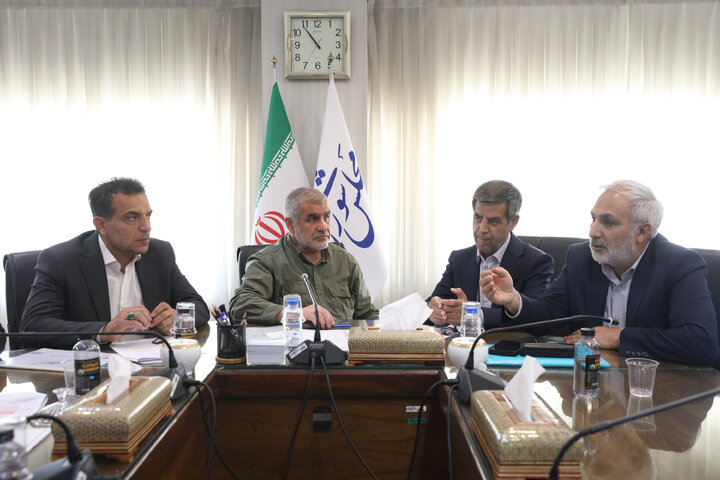جلسه بررسی مشکلات بازنشستگان روستایی با حضور نایب رئیس مجلس
