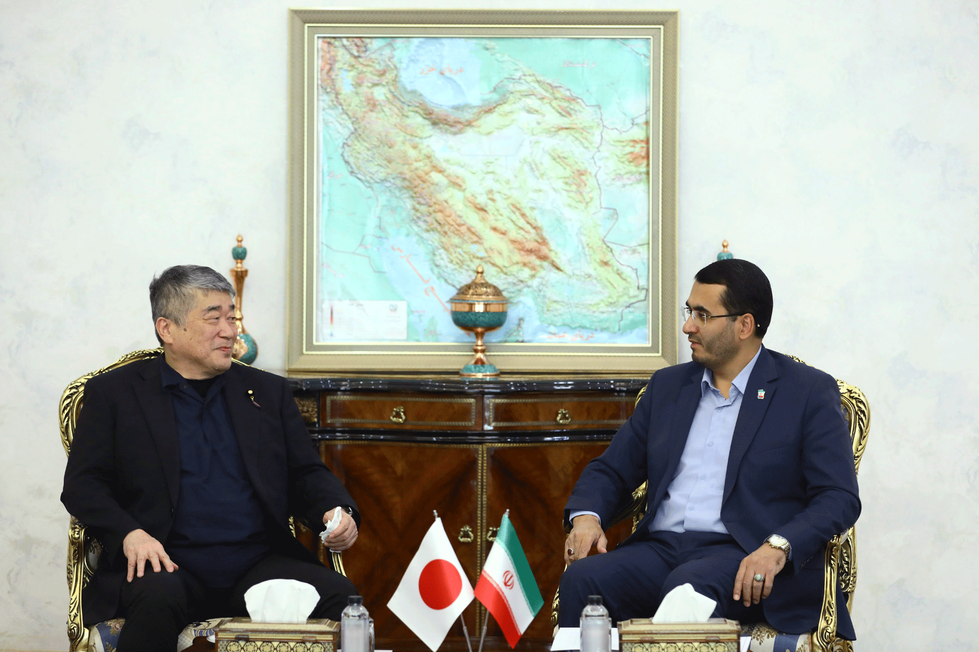 دیدار نماینده مجلس مشاوران ژاپن با متفکرآزاد