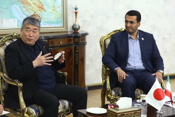 دیدار نماینده مجلس مشاوران ژاپن با متفکر‌آزاد