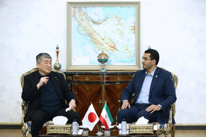 دیدار نماینده مجلس مشاوران ژاپن با متفکر‌آزاد