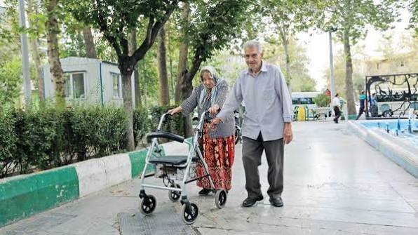 اقتصاد ایران باید برای دوران سالمندی جمعیت بازطراحی شود/ سالمندان میتوانند از مصرفکننده خدمات به مشارکتکننده اقتصادی تبدیل شوند