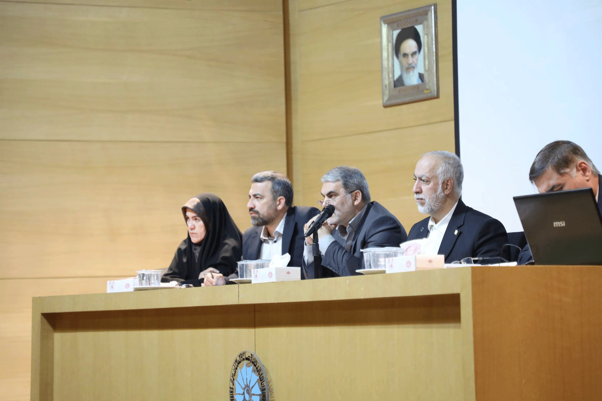 نشست مشترک کمیسیون ویژه حمایت از تولید با اتاق‌های بازرگانی و اصناف استان فارس