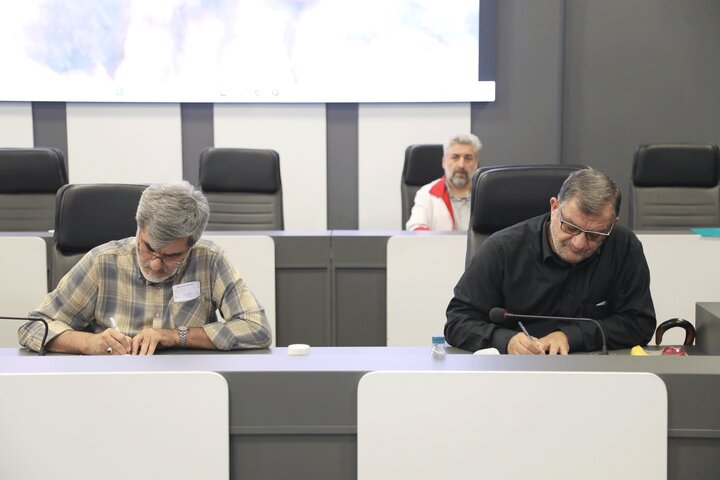 نشست مجمع نمایندگان استان تهران با رئیس جمعیت هلال احمر
