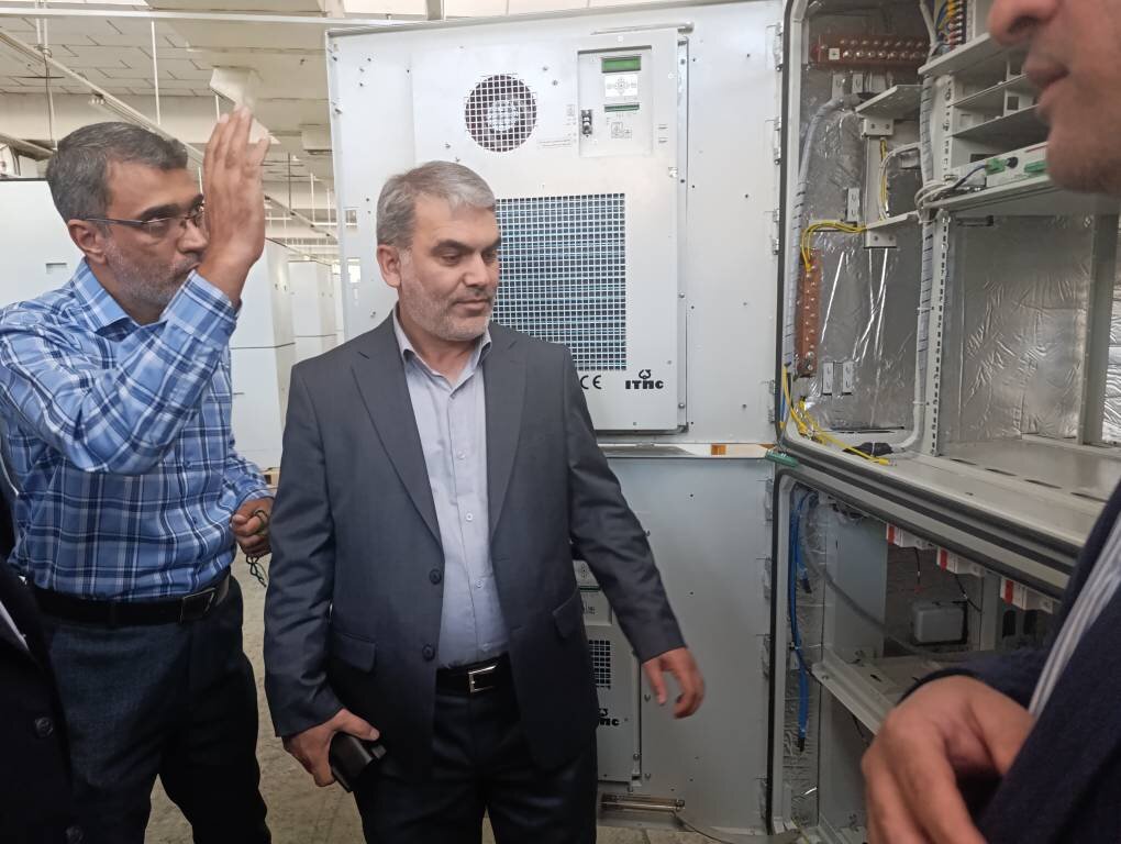 کمیسیون ویژه حمایت از تولید از کارخانجات مخابراتی ایران در شیراز بازدید کرد/ تاکید بر رفع موانع فعالیت واحد تولیدی
