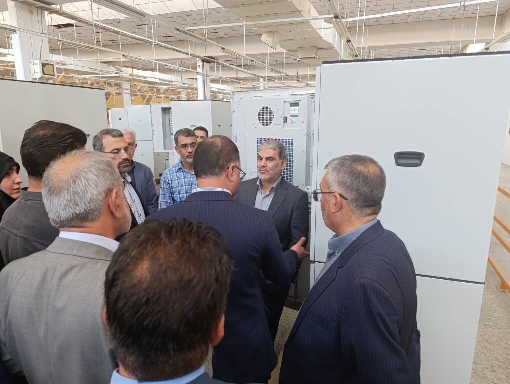 کمیسیون ویژه حمایت از تولید از کارخانجات مخابراتی ایران در شیراز بازدید کرد/ تاکید بر رفع موانع فعالیت واحد تولیدی