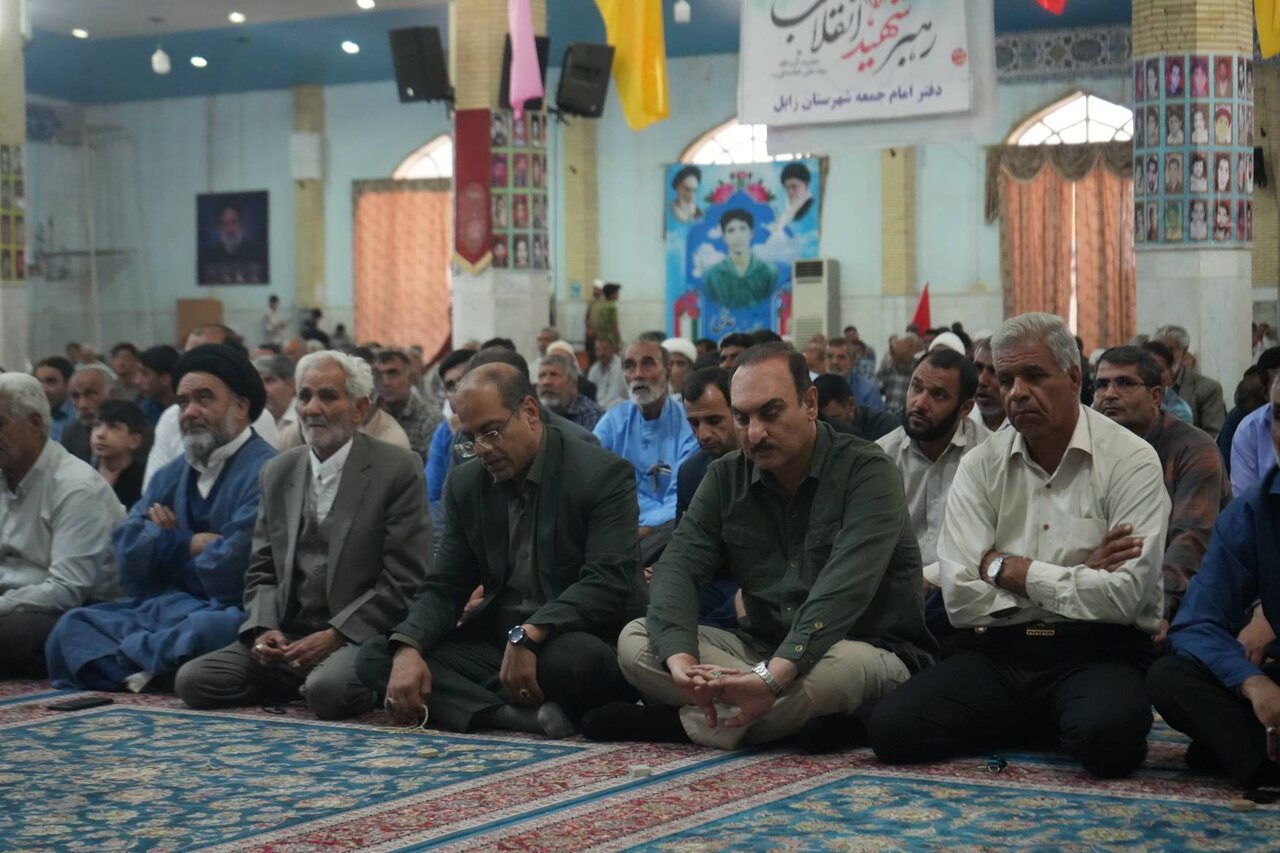حضور «فرهاد شهرکی» در نماز جمعه زابل؛ گزارش عملکرد یک‌ساله و شنیدن بی‌واسطه مطالبات مردم