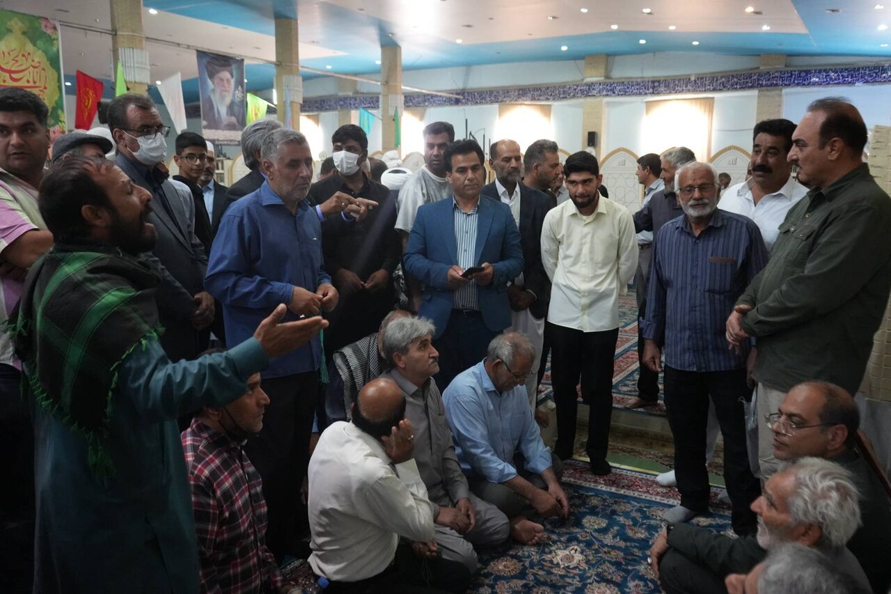 حضور «فرهاد شهرکی» در نماز جمعه زابل؛ گزارش عملکرد یکساله و شنیدن بیواسطه مطالبات مردم